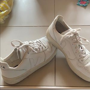 Veja V-10 white/white size 7/38